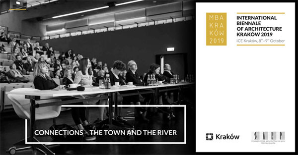 Konferencja "Connections - The Town and The River" podczas Biennale Architektury Kraków 2019. Uczestnicy siedzą przy stołach.