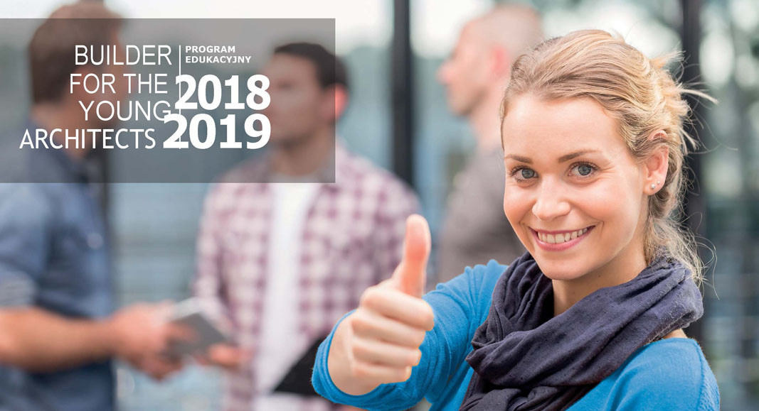 Program edukacyjny "Builder for the Young Architects 2018-2019". Kobieta z kciukiem w górę.