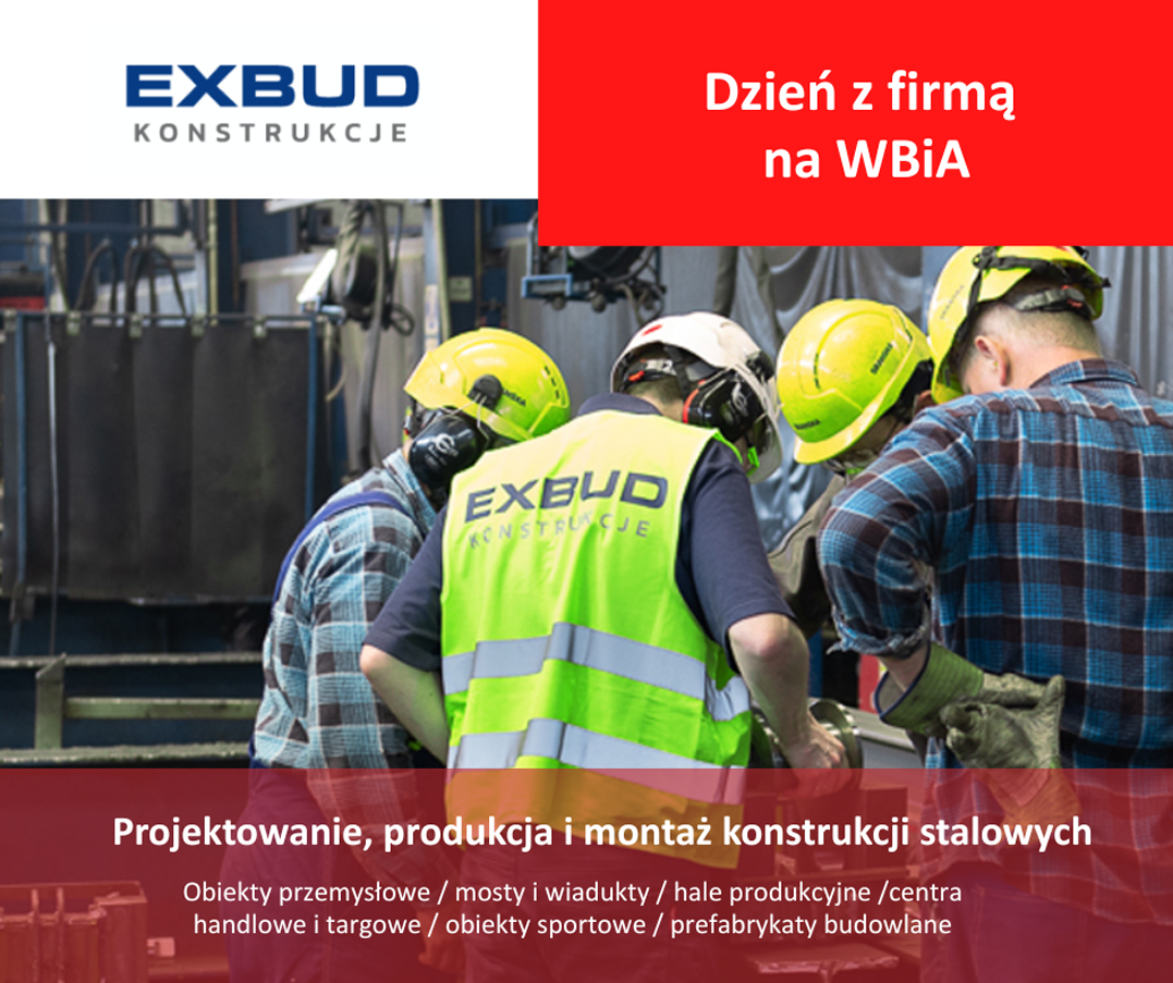 Trzech pracowników w kaskach i kamizelkach roboczych dyskutuje na hali produkcyjnej. Logo EXBUD.