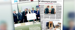 Grupa osób pozuje z czekiem. Na pierwszym planie widać gazetę "Student" z Politechniki Świętokrzyskiej.